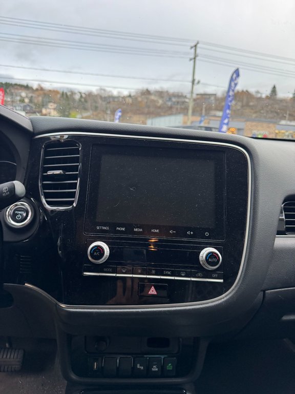 2020  OUTLANDER PHEV SEL in Saint John, New Brunswick - 9 - w1024h768px