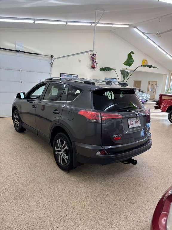 Toyota RAV4 LE 2017 à Saint John, Nouveau-Brunswick - 11 - w1024h768px