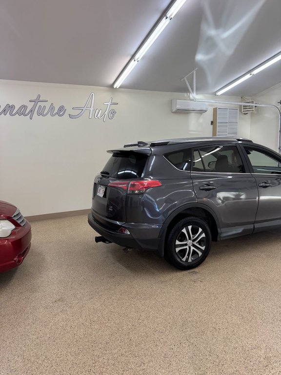 Toyota RAV4 LE 2017 à Saint John, Nouveau-Brunswick - 7 - w1024h768px