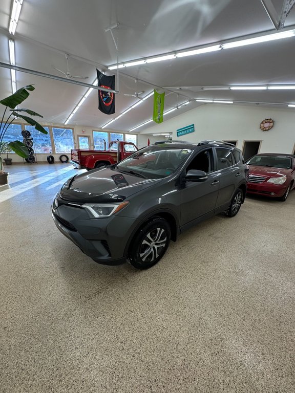 Toyota RAV4 LE 2017 à Saint John, Nouveau-Brunswick - 3 - w1024h768px