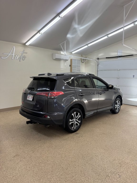 Toyota RAV4 LE 2017 à Saint John, Nouveau-Brunswick - 8 - w1024h768px