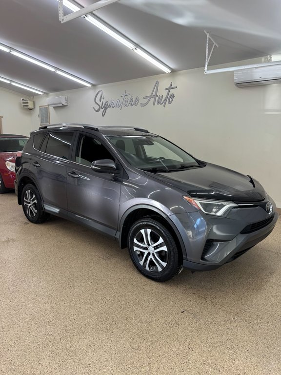 Toyota RAV4 LE 2017 à Saint John, Nouveau-Brunswick - 6 - w1024h768px