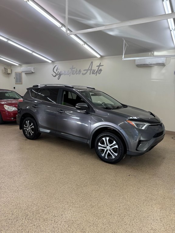 Toyota RAV4 LE 2017 à Saint John, Nouveau-Brunswick - 5 - w1024h768px