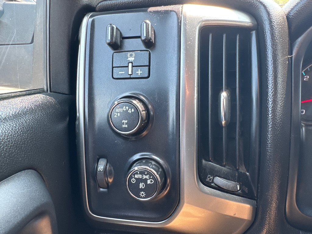 2018 Chevrolet Silverado 1500 LT in Sussex, New Brunswick - 24 - w1024h768px