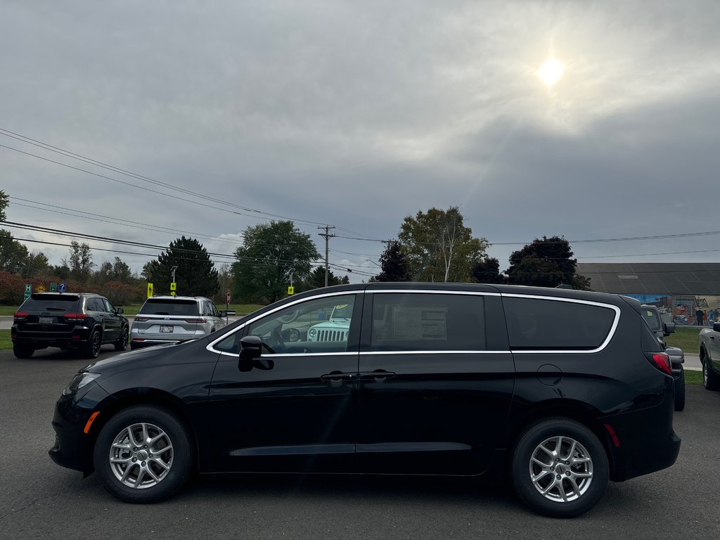 2024 Chrysler Grand Caravan SXT in Sussex, New Brunswick - 2 - w1024h768px