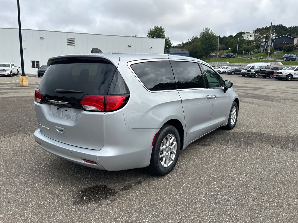 2024  Grand Caravan SXT in Saint John, New Brunswick - 4 - w1024h768px