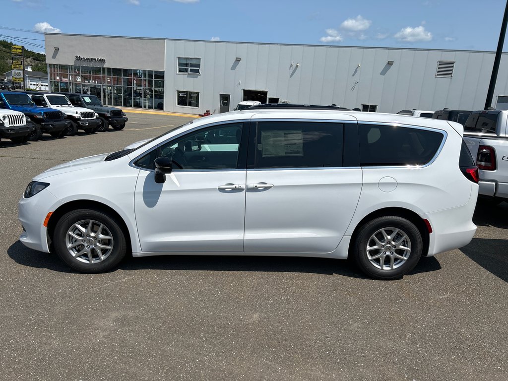 2024  Grand Caravan SXT in Saint John, New Brunswick - 4 - w1024h768px