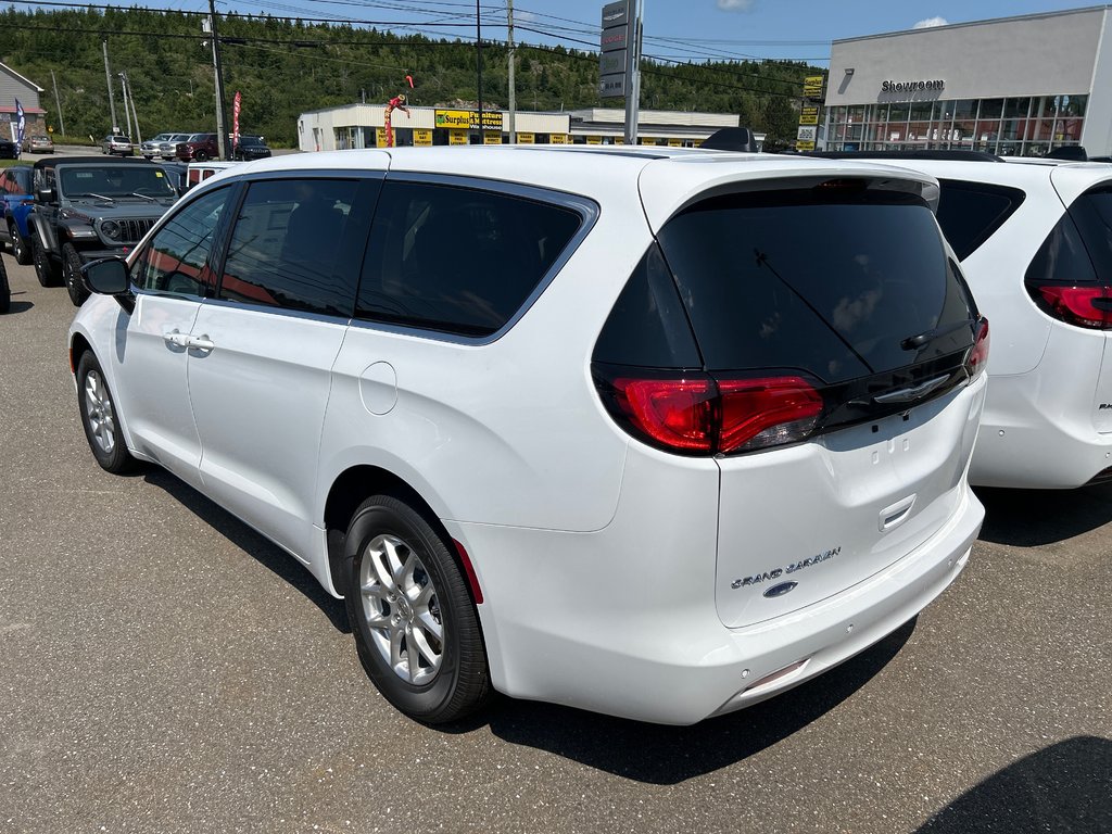 2024  Grand Caravan SXT in Saint John, New Brunswick - 5 - w1024h768px