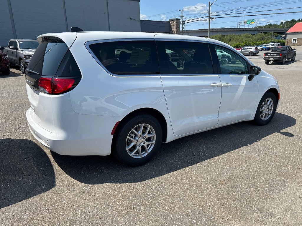 2024  Grand Caravan SXT in Saint John, New Brunswick - 4 - w1024h768px