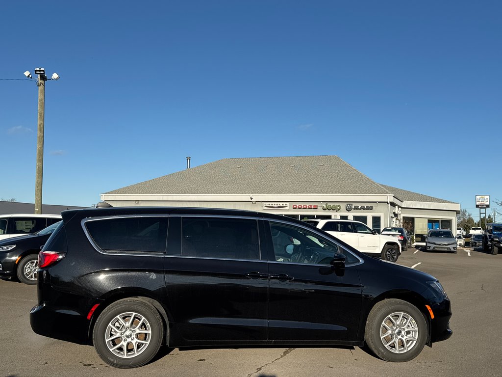 2025 Chrysler Grand Caravan SXT in Sussex, New Brunswick - 6 - w1024h768px