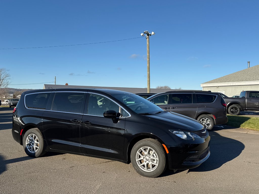 2025 Chrysler Grand Caravan SXT in Sussex, New Brunswick - 7 - w1024h768px