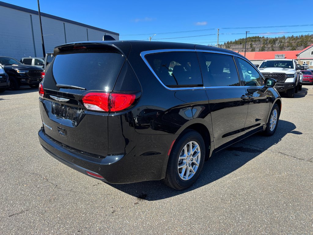 Chrysler Grand Caravan SXT 2026 à Saint John, Nouveau-Brunswick - 4 - w1024h768px