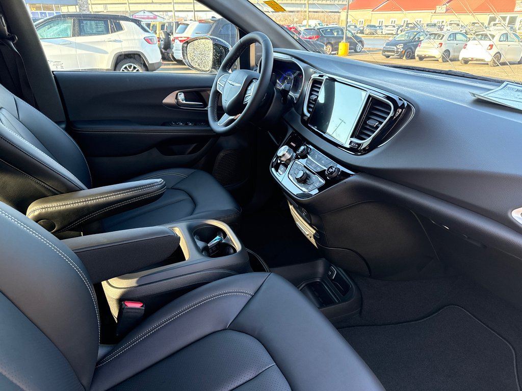 2026 Chrysler Grand Caravan SXT in Saint John, New Brunswick - 7 - w1024h768px