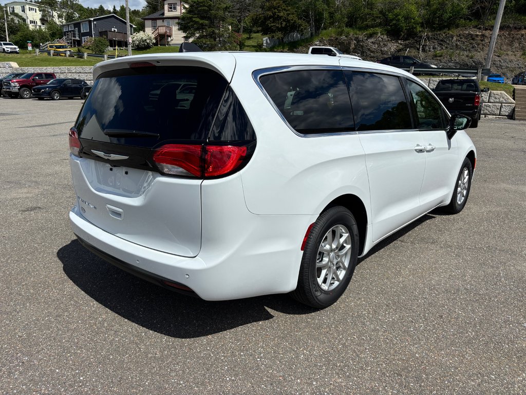 2027 Chrysler Grand Caravan SXT in Saint John, New Brunswick - 5 - w1024h768px