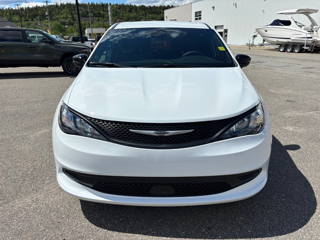 2027 Chrysler Grand Caravan SXT in Saint John, New Brunswick - 2 - w1024h768px