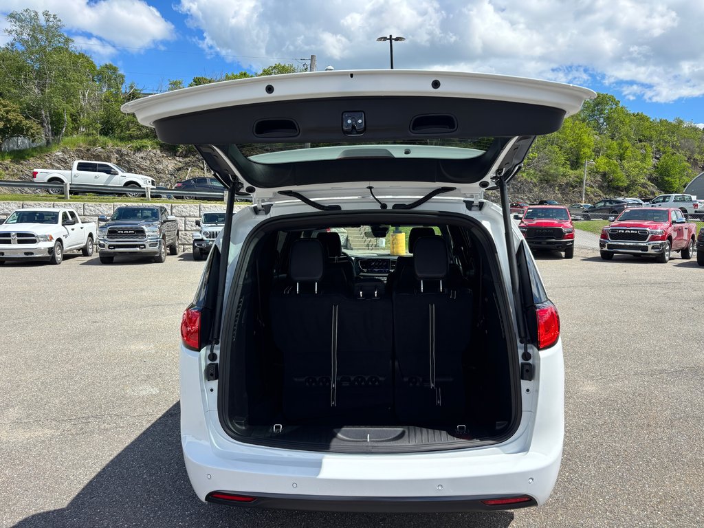 2027 Chrysler Grand Caravan SXT in Saint John, New Brunswick - 15 - w1024h768px
