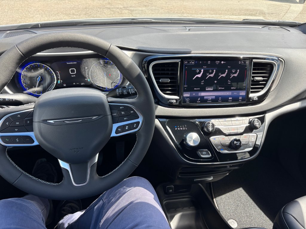 2027 Chrysler Grand Caravan SXT in Saint John, New Brunswick - 12 - w1024h768px