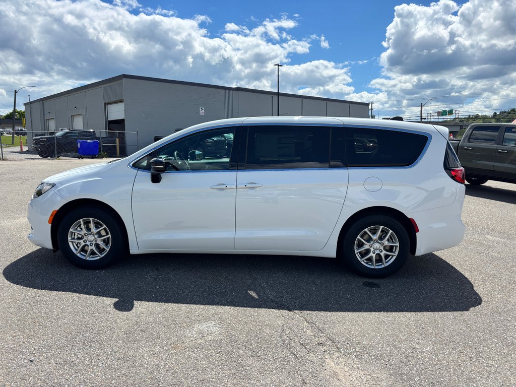 2027 Chrysler Grand Caravan SXT in Saint John, New Brunswick - 8 - w1024h768px
