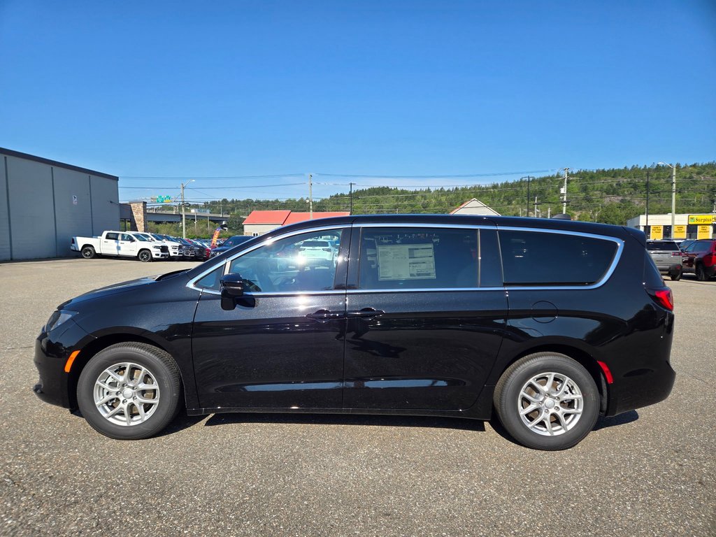 Chrysler Grand Caravan SXT 2027 à Saint John, Nouveau-Brunswick - 2 - w1024h768px