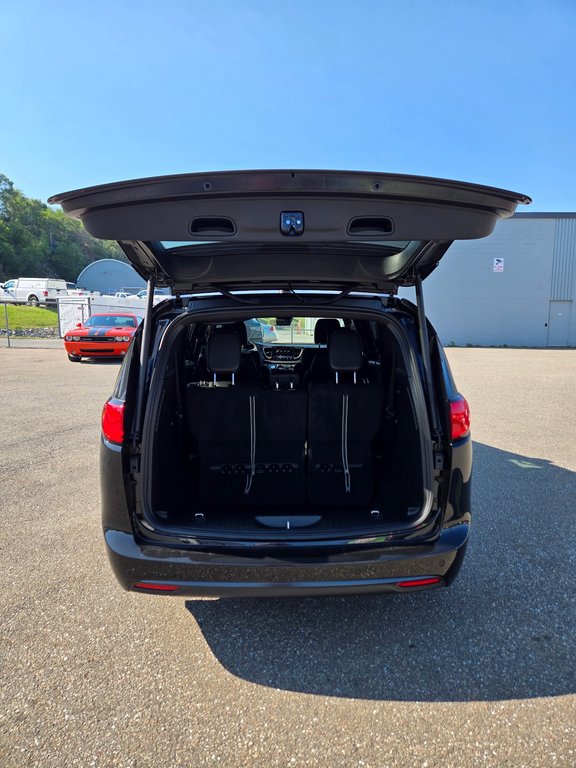 Chrysler Grand Caravan SXT 2027 à Saint John, Nouveau-Brunswick - 4 - w1024h768px