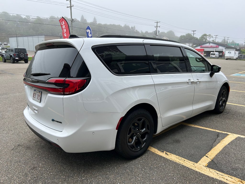 2024 Chrysler Pacifica Hybrid PREMIUM S APPEARANCE in Saint John, New Brunswick - 7 - w1024h768px