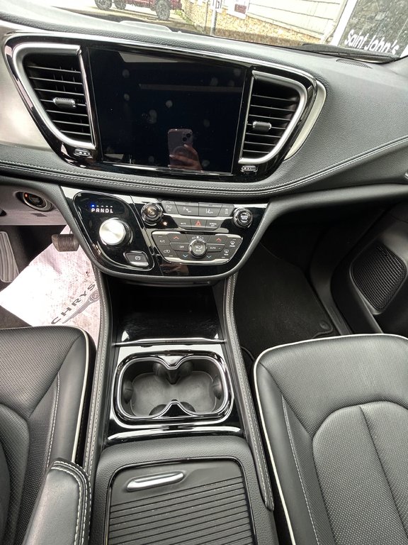 2024 Chrysler Pacifica Hybrid PREMIUM S APPEARANCE in Saint John, New Brunswick - 11 - w1024h768px