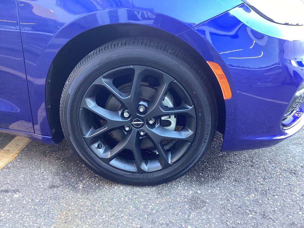 2021 Chrysler PACIFICA TOURING in Saint John, New Brunswick - 5 - w1024h768px