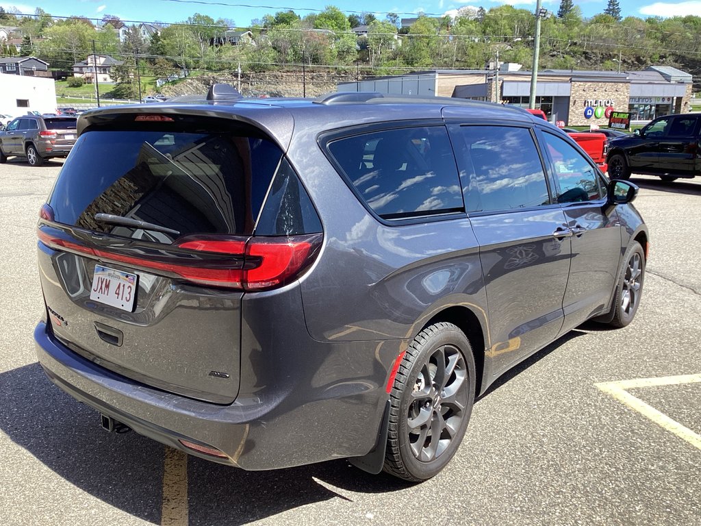 2021 Chrysler PACIFICA TOURING in Saint John, New Brunswick - 4 - w1024h768px
