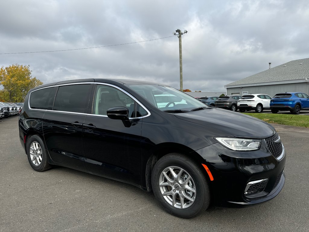 2024  Pacifica TOURING L in Sussex, New Brunswick - 7 - w1024h768px