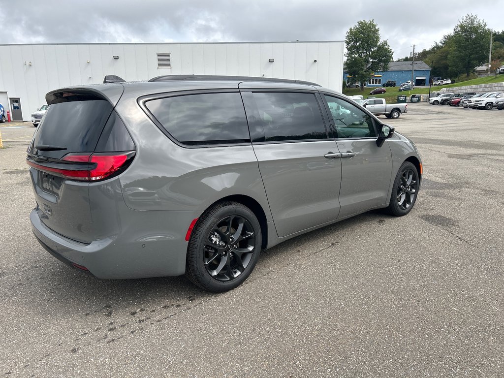 Pacifica TOURING L 2024 à Saint John, Nouveau-Brunswick - 5 - w1024h768px