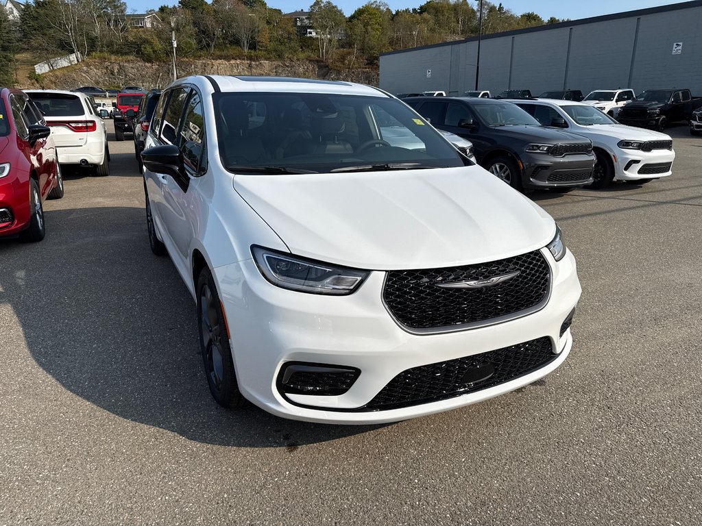 2026 Chrysler Pacifica SELECT AWD in Saint John, New Brunswick - 2 - w1024h768px