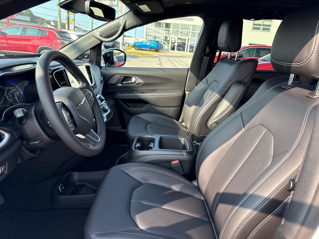 2026 Chrysler Pacifica SELECT AWD in Saint John, New Brunswick - 7 - w1024h768px
