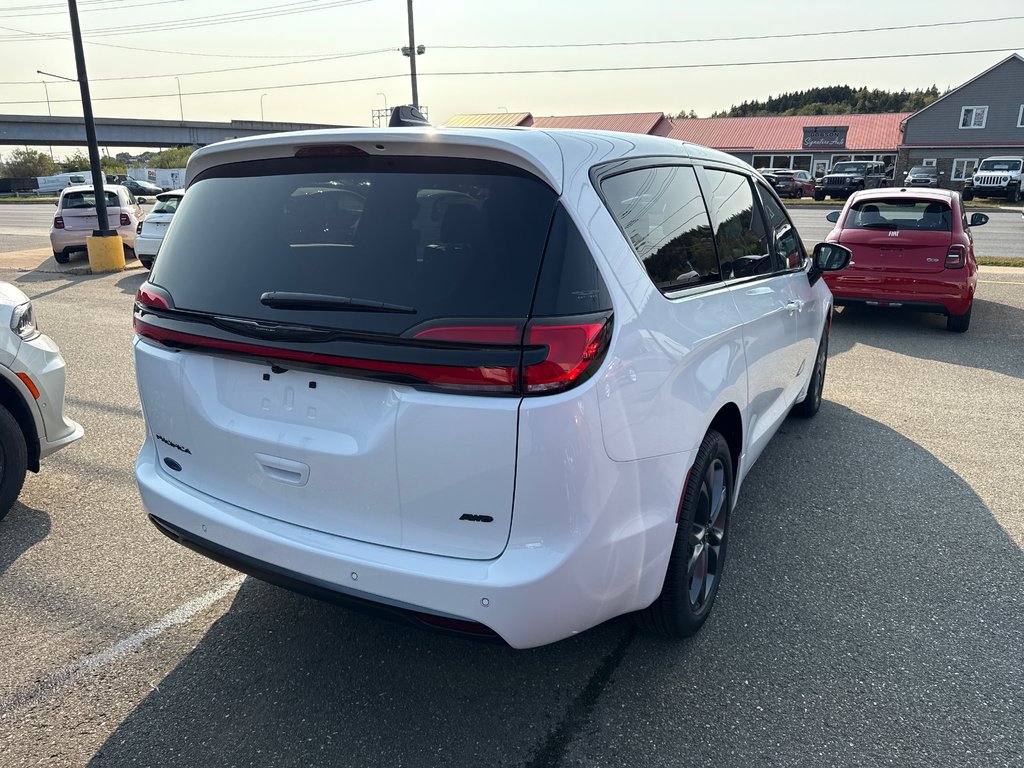 2026 Chrysler Pacifica SELECT AWD in Saint John, New Brunswick - 3 - w1024h768px