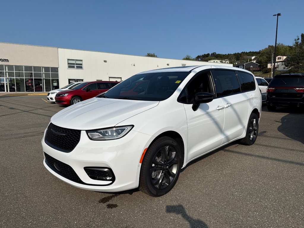 2026 Chrysler Pacifica SELECT AWD in Saint John, New Brunswick - 1 - w1024h768px
