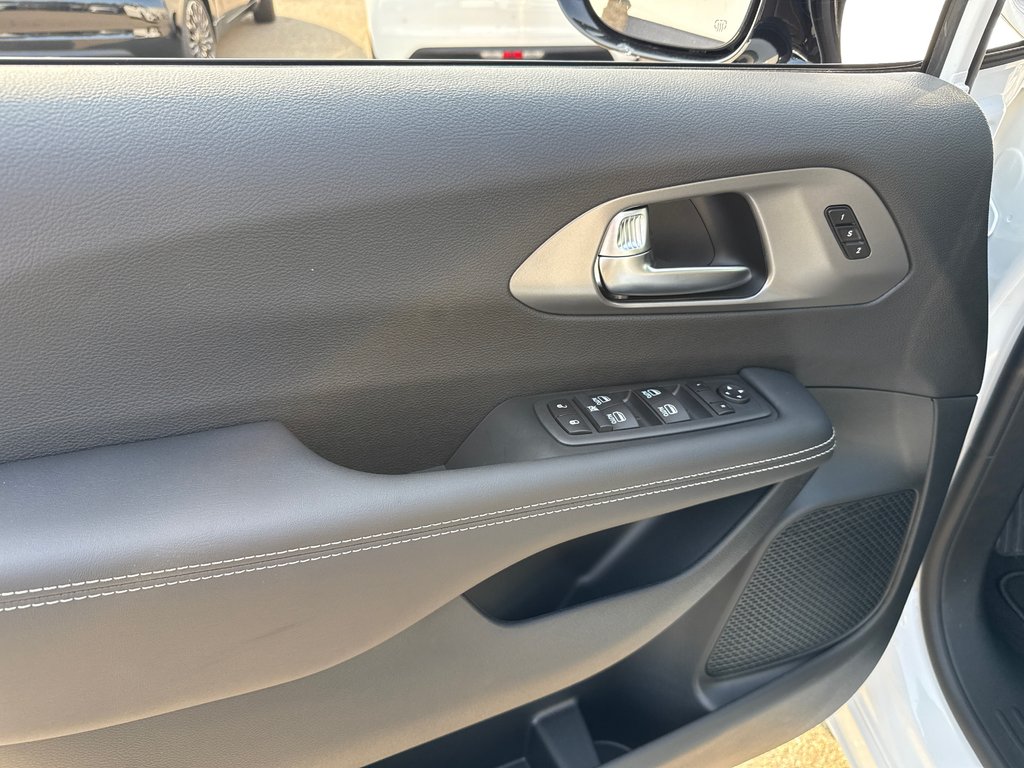 2026 Chrysler Pacifica SELECT AWD in Saint John, New Brunswick - 11 - w1024h768px