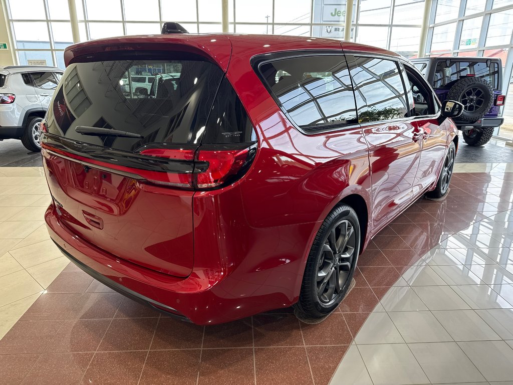 2026 Chrysler Pacifica SELECT in Saint John, New Brunswick - 4 - w1024h768px