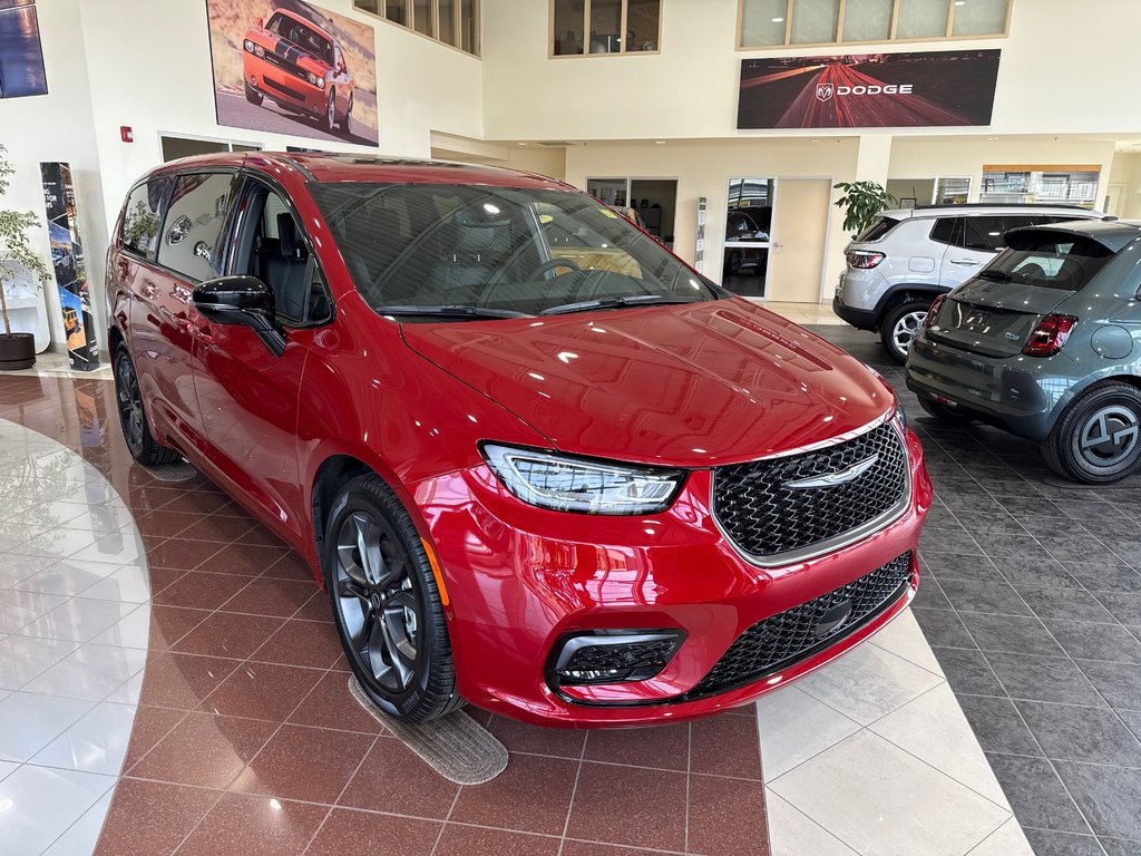 2026 Chrysler Pacifica SELECT in Saint John, New Brunswick - 5 - w1024h768px