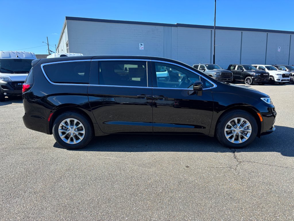 2026 Chrysler Pacifica SELECT AWD in Saint John, New Brunswick - 4 - w1024h768px