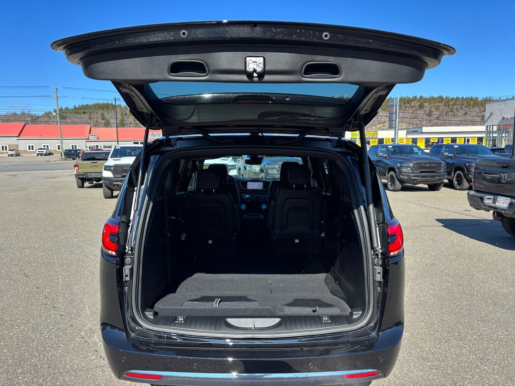 2026 Chrysler Pacifica SELECT AWD in Saint John, New Brunswick - 9 - w1024h768px