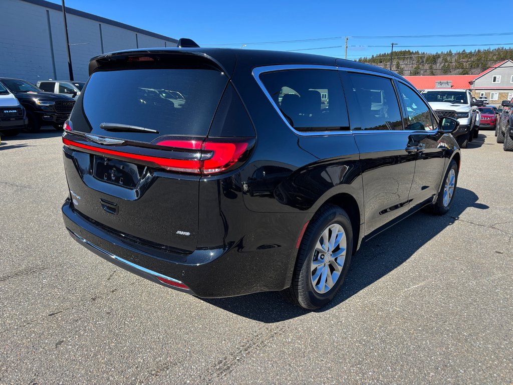 2026 Chrysler Pacifica SELECT AWD in Saint John, New Brunswick - 5 - w1024h768px