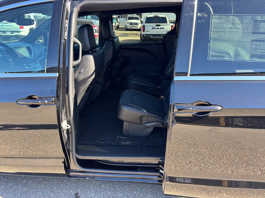 2026 Chrysler Pacifica SELECT AWD in Saint John, New Brunswick - 10 - w1024h768px