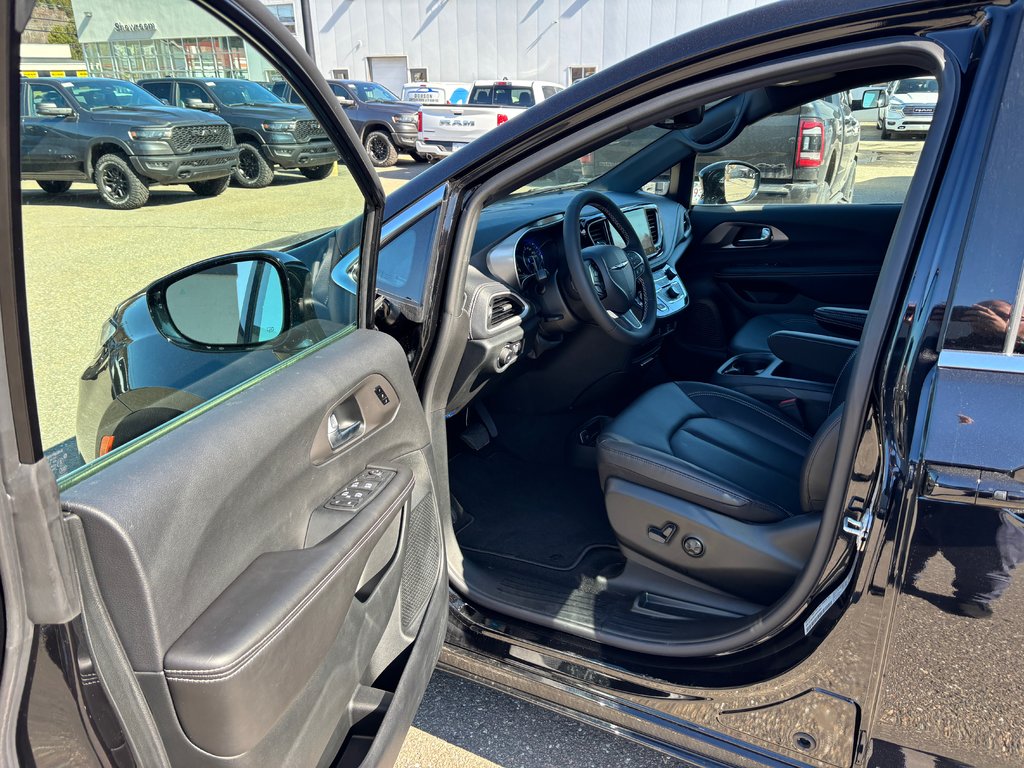 2026 Chrysler Pacifica SELECT AWD in Saint John, New Brunswick - 11 - w1024h768px