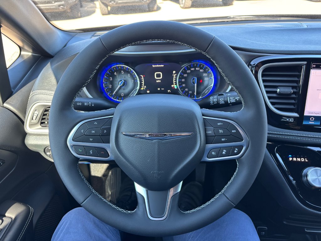 2026 Chrysler Pacifica SELECT AWD in Saint John, New Brunswick - 12 - w1024h768px