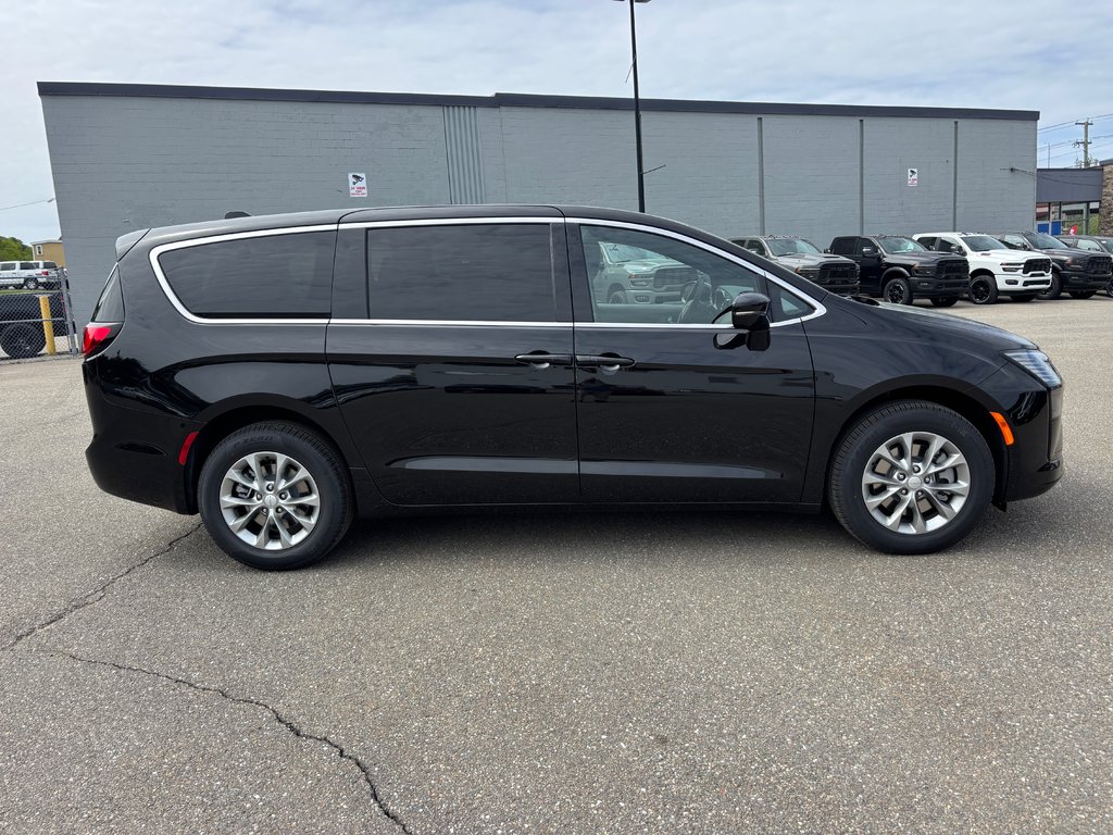 2027 Chrysler Pacifica SELECT AWD in Saint John, New Brunswick - 4 - w1024h768px