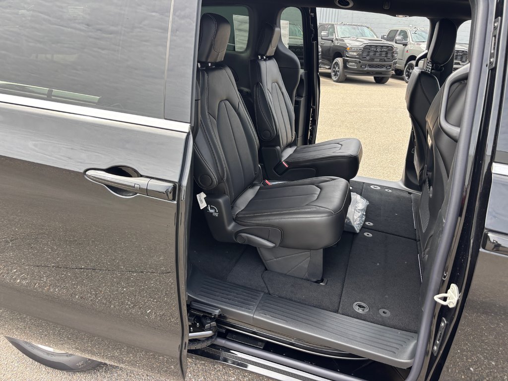 2027 Chrysler Pacifica SELECT AWD in Saint John, New Brunswick - 13 - w1024h768px