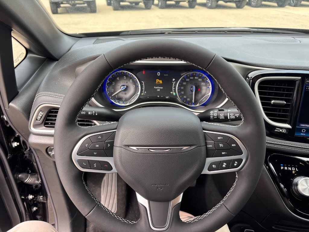 2027 Chrysler Pacifica SELECT AWD in Saint John, New Brunswick - 17 - w1024h768px