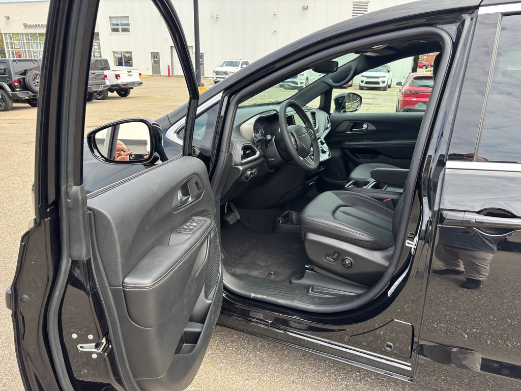 2027 Chrysler Pacifica SELECT AWD in Saint John, New Brunswick - 9 - w1024h768px