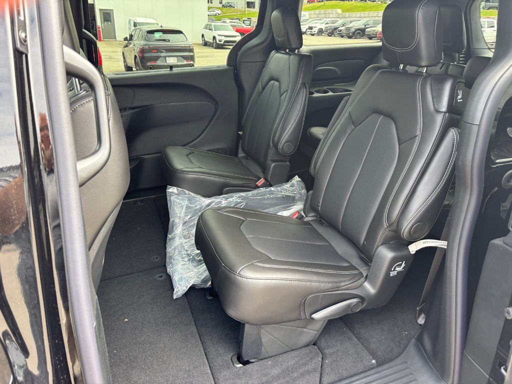2027 Chrysler Pacifica SELECT AWD in Saint John, New Brunswick - 11 - w1024h768px