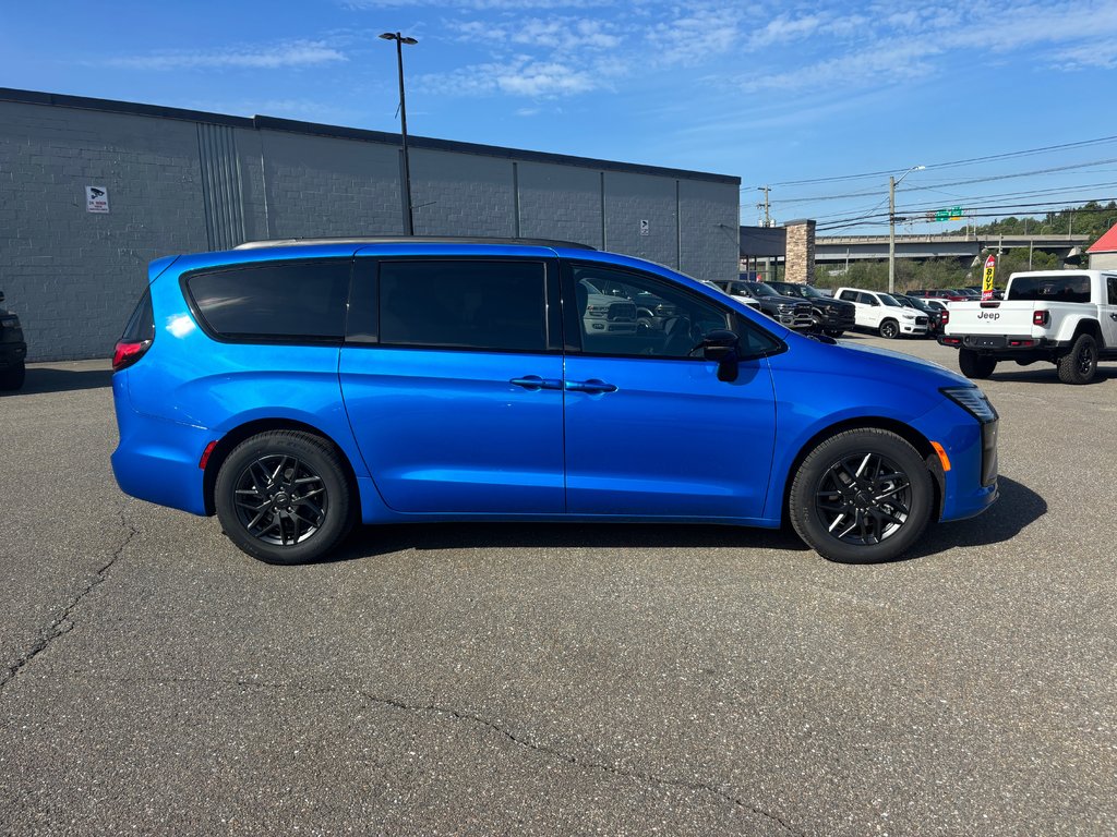 2027 Chrysler Pacifica SELECT in Saint John, New Brunswick - 4 - w1024h768px