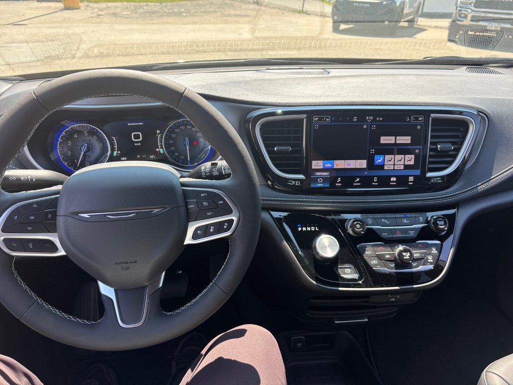 Chrysler Pacifica SELECT 2027 à Saint John, Nouveau-Brunswick - 12 - w1024h768px